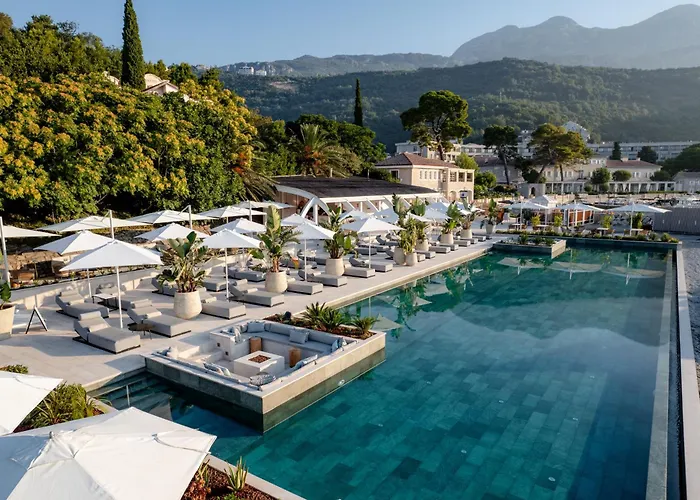 Lazure Hotel & Marina
